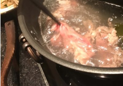 豚肉を茹でる